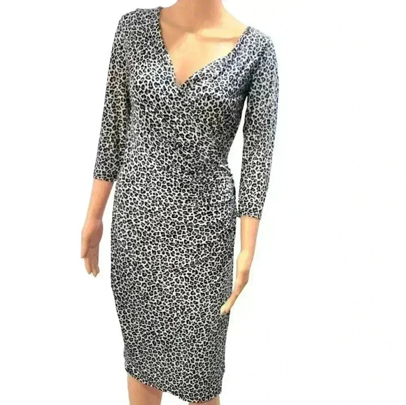 Chic Leopard Print Bodycon Dress - 3/4 Sleeve V-Neck Midi - Picture 2 of 9